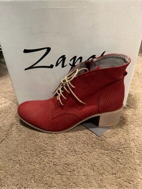 Zapato Women’s Red Block Heel Lace Up Suede Booties Size 9 M